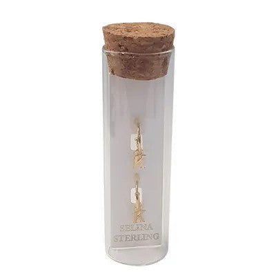 Huggie Letter earring - Gold